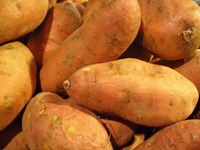 Sweet potatoes with orange-brown skins.